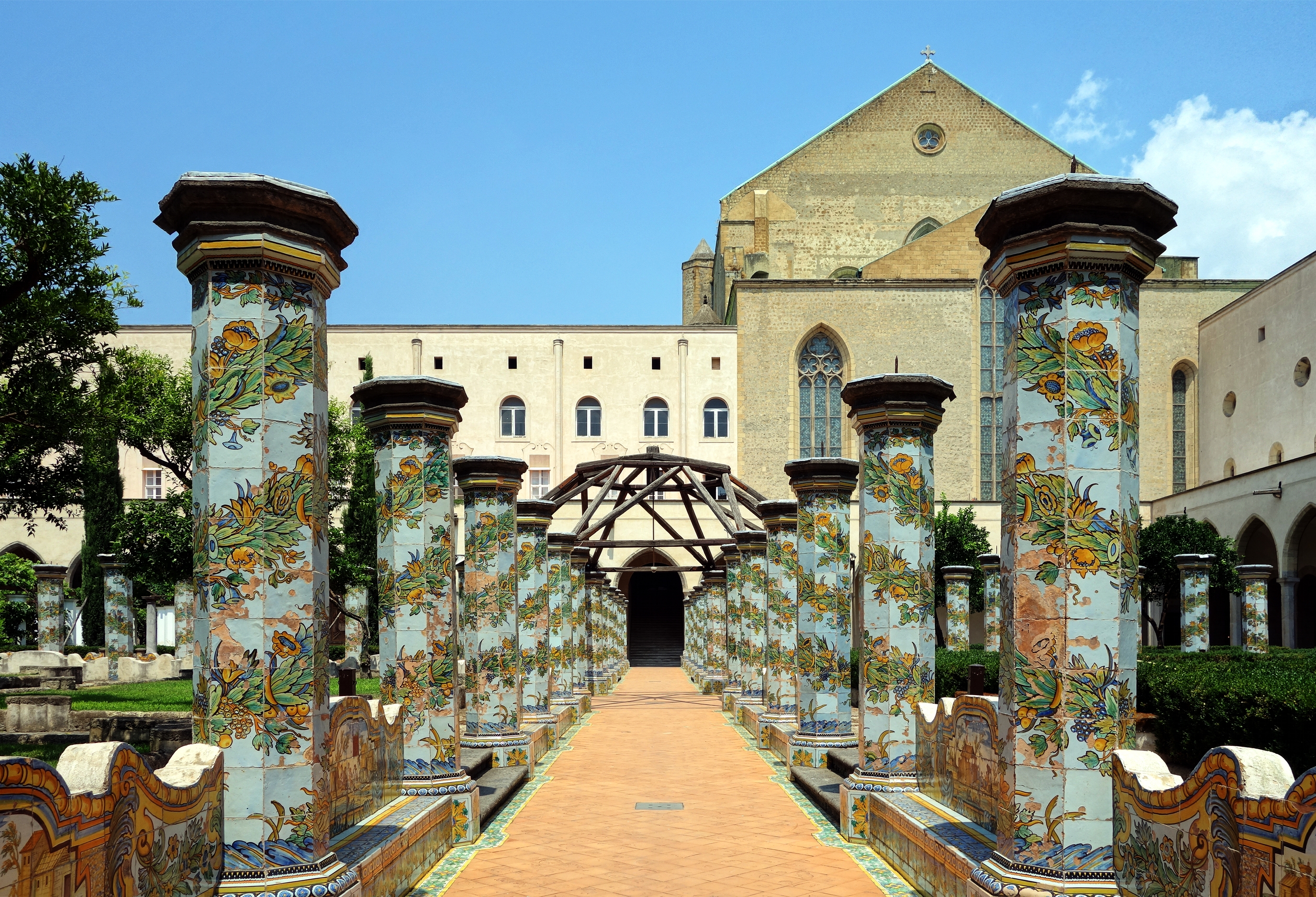 2° Giorno: Napoli città centro storico – Basilica e chiostro di Santa Chiara